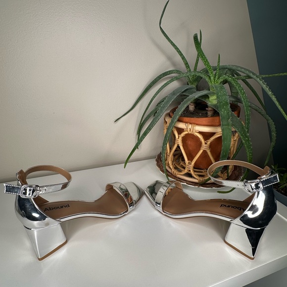 Abound Silver Metallic Block Heel Sandals, Square Toe Ankle Strap 9M - Picture 10 of 15